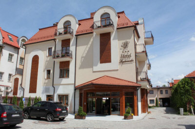 RYDZEWSKI hotell i Polen Masuriska sjöar Älgsemester
